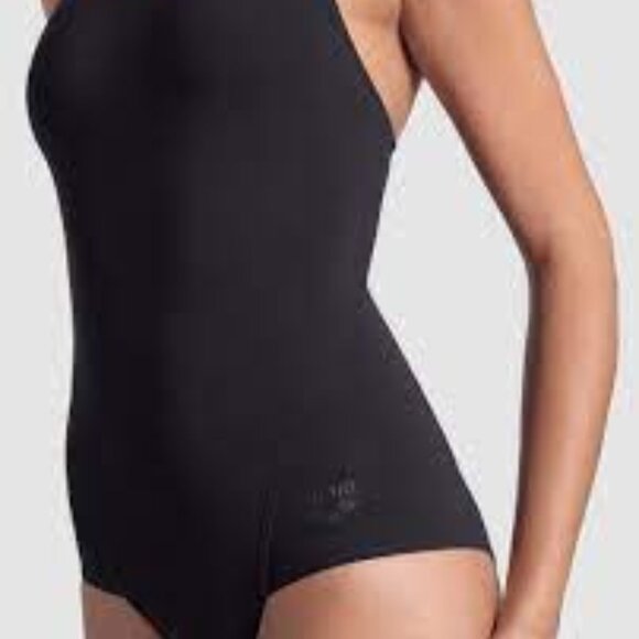 NWT Arena Mesh Panels Power Back Swimsuit in Black - Size 42 - Picture 1 of 14